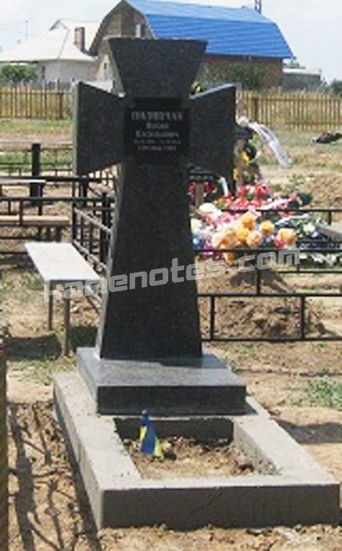 Гранітний хрест KR-056