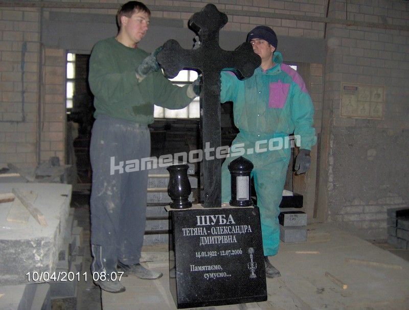 Гранітний хрест KR-066