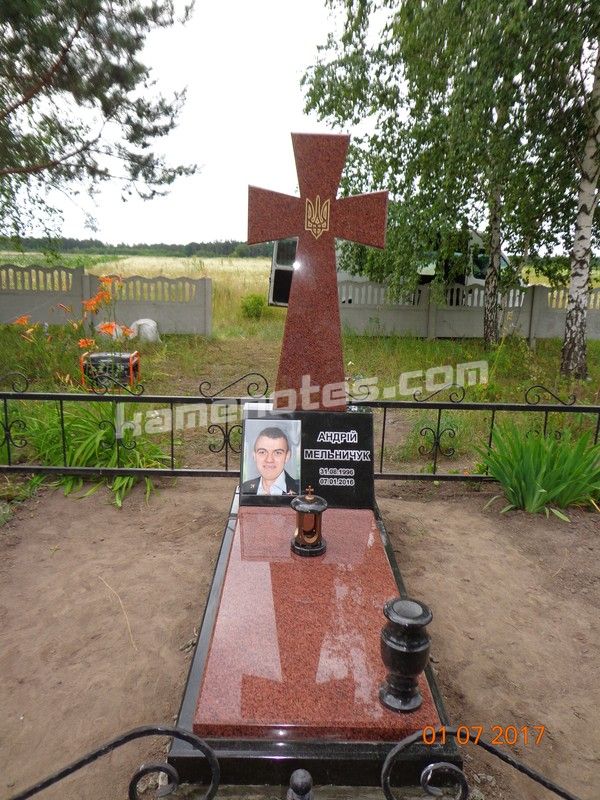 Гранітний хрест KR-084