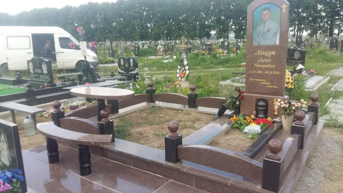 Пам’ятник KM-5698