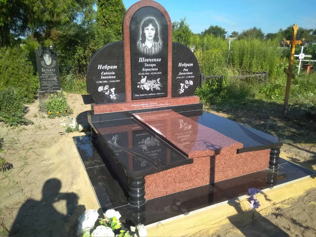 Подвійний пам'ятник KM-7470