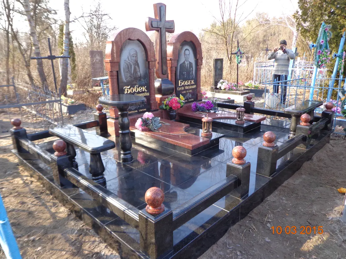 Подвійний пам'ятник KM-7476
