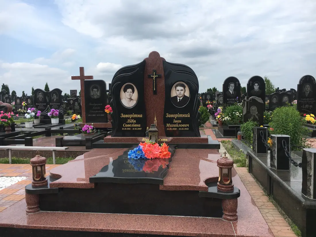 Подвійний пам’ятник KM-7490