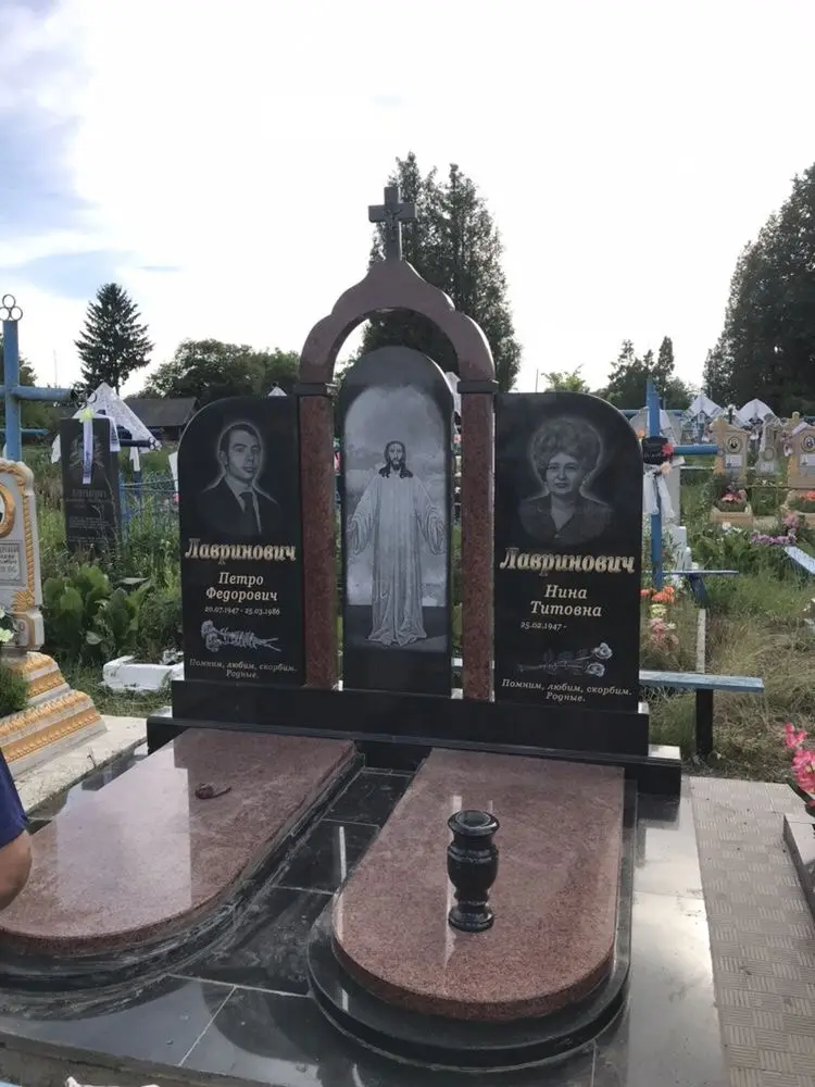 Подвійний пам’ятник KM-7493