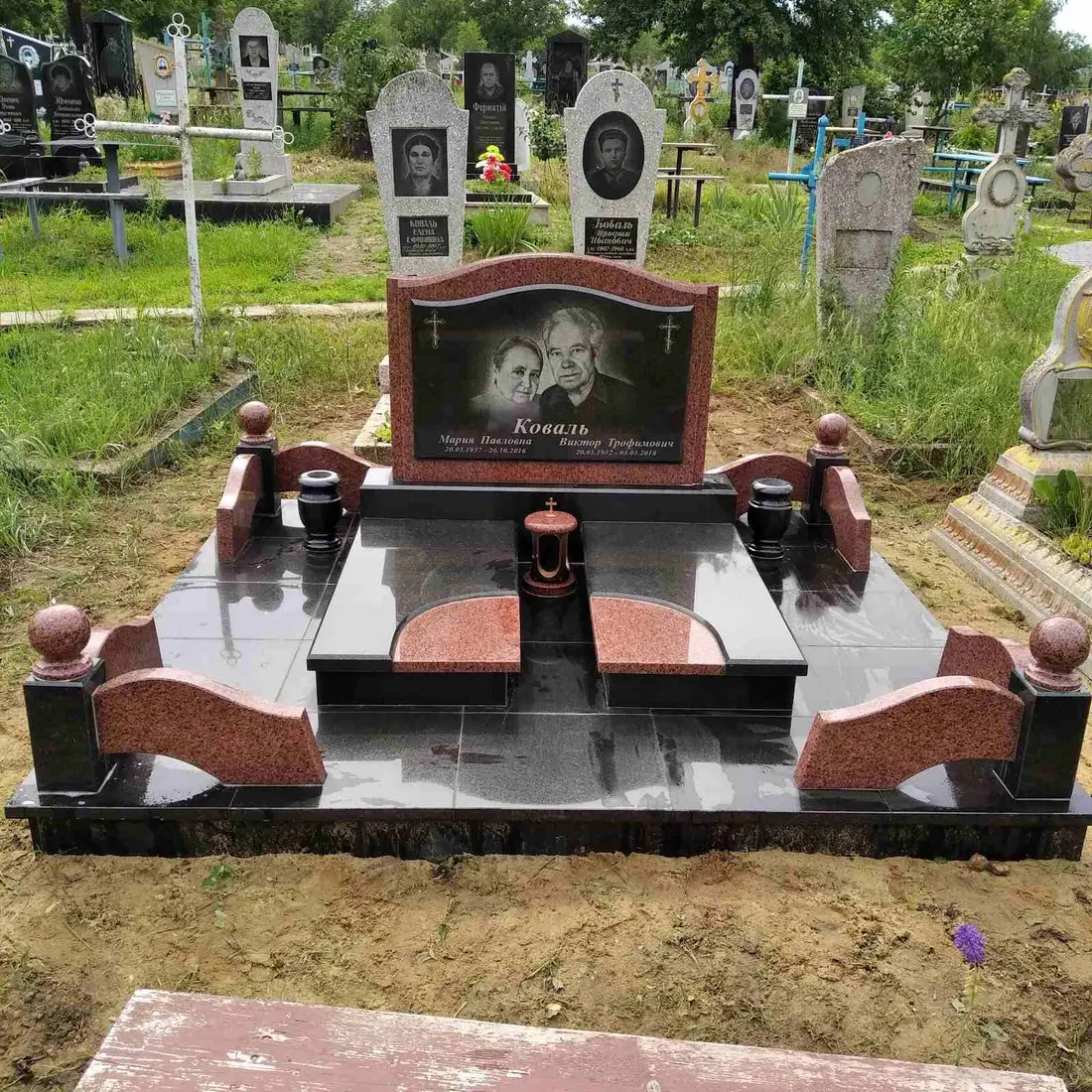 Подвійний пам’ятник KM-7495