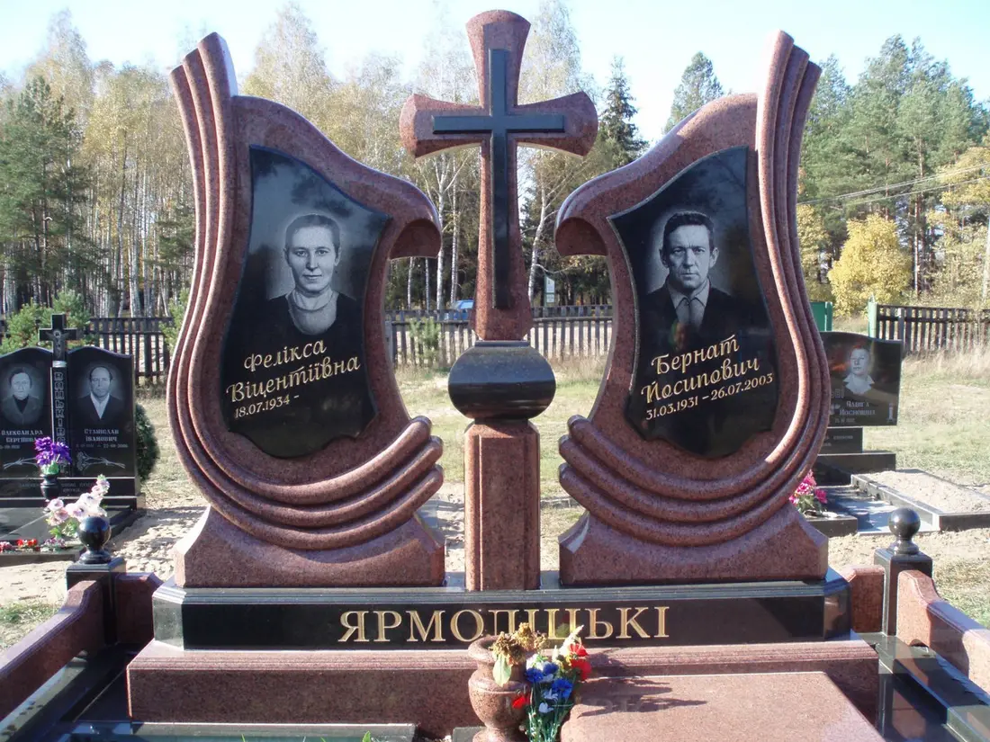 Подвійний пам’ятник KM-7497