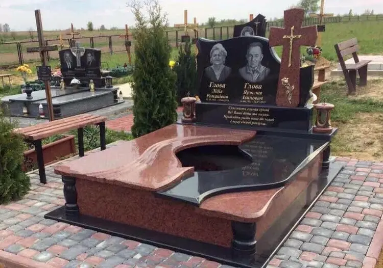 Подвійний пам’ятник KM-7499