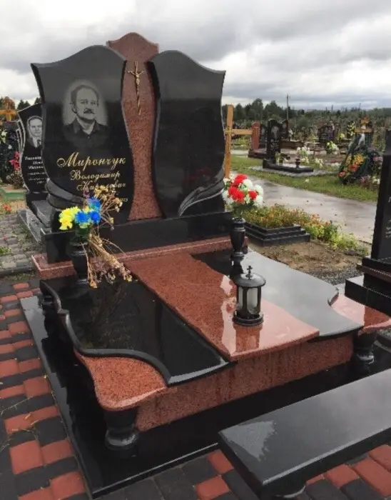 Подвійний пам’ятник KM-7502