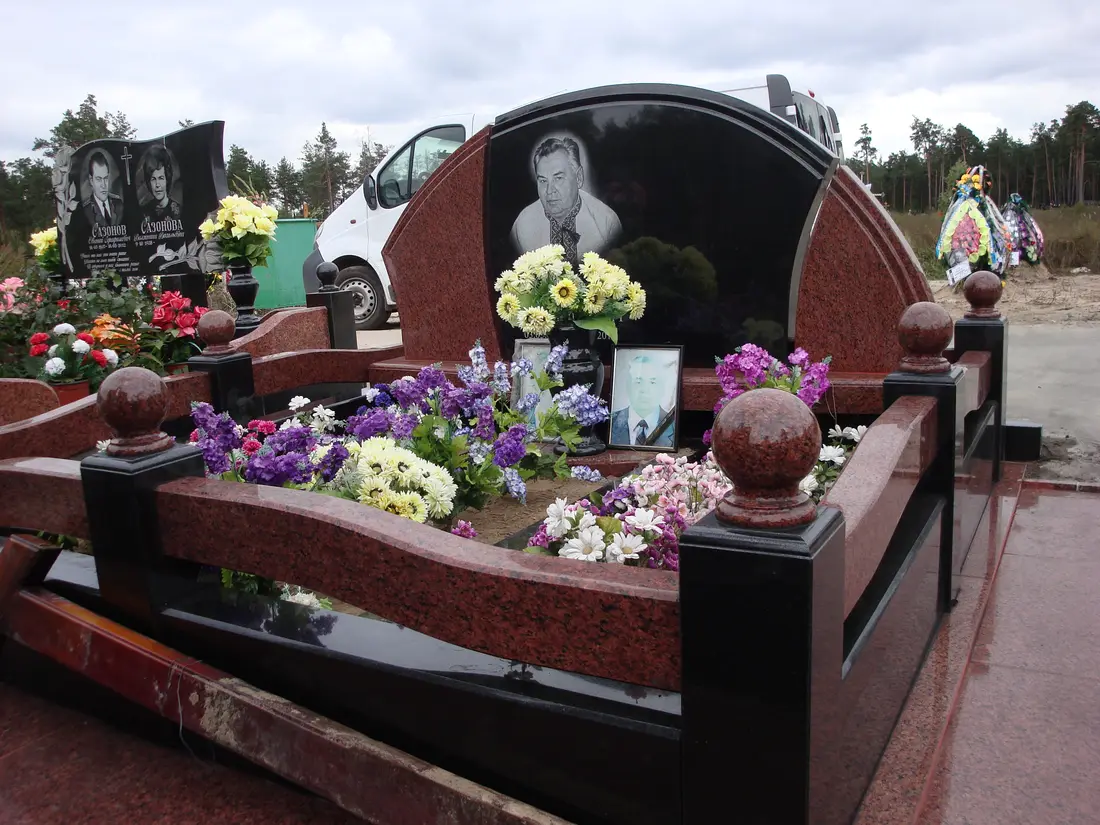 Подвійний пам’ятник KM-7504