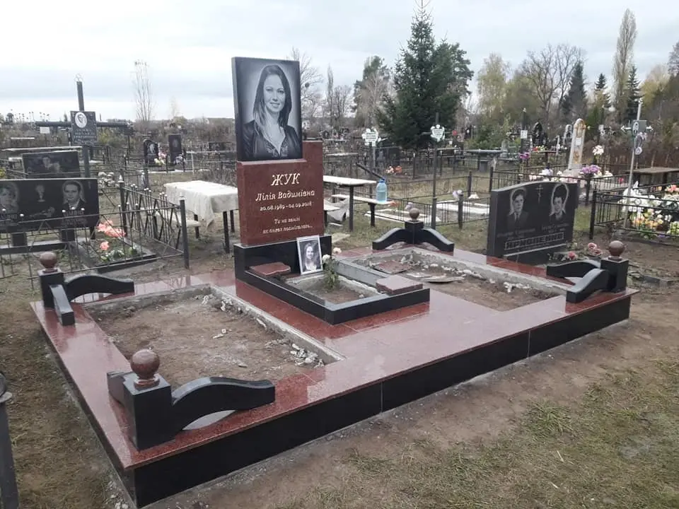 Подвійний пам’ятник KM-7508