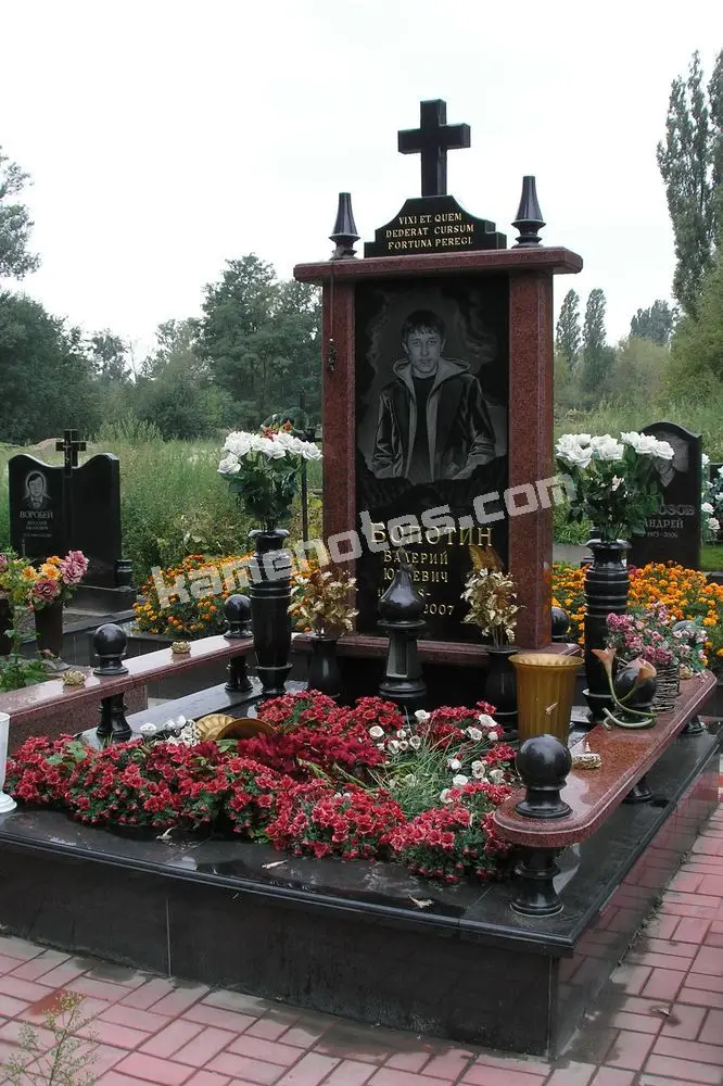 Подвійний пам’ятник KM-7509