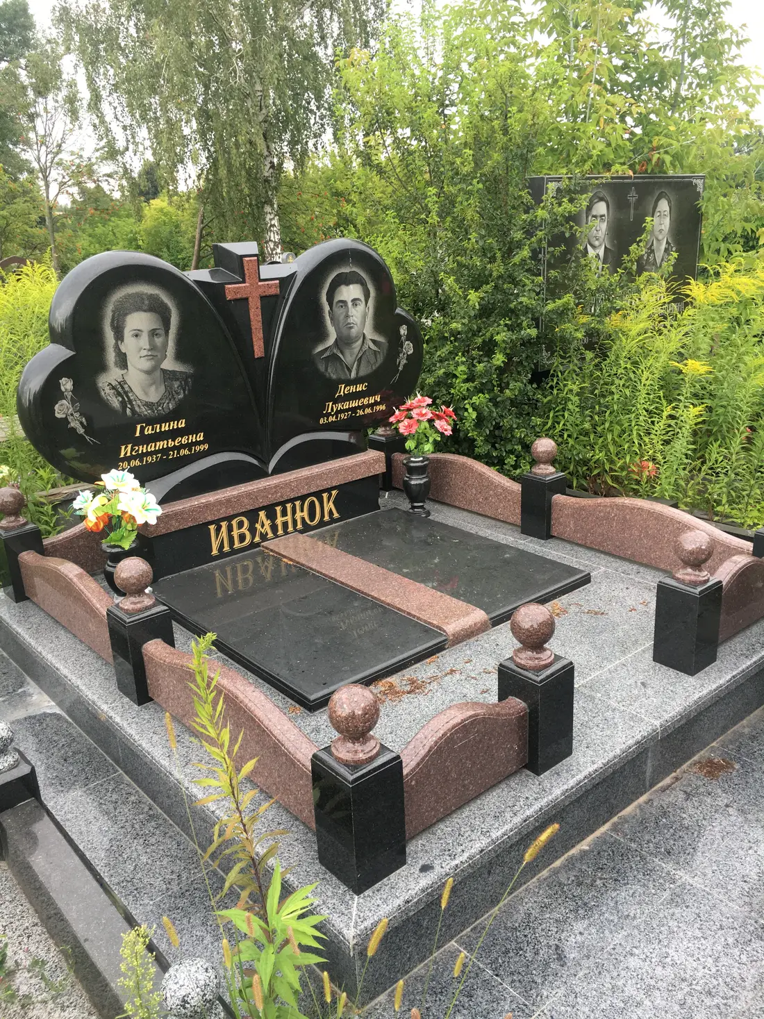 Подвійний пам’ятник KM-7512