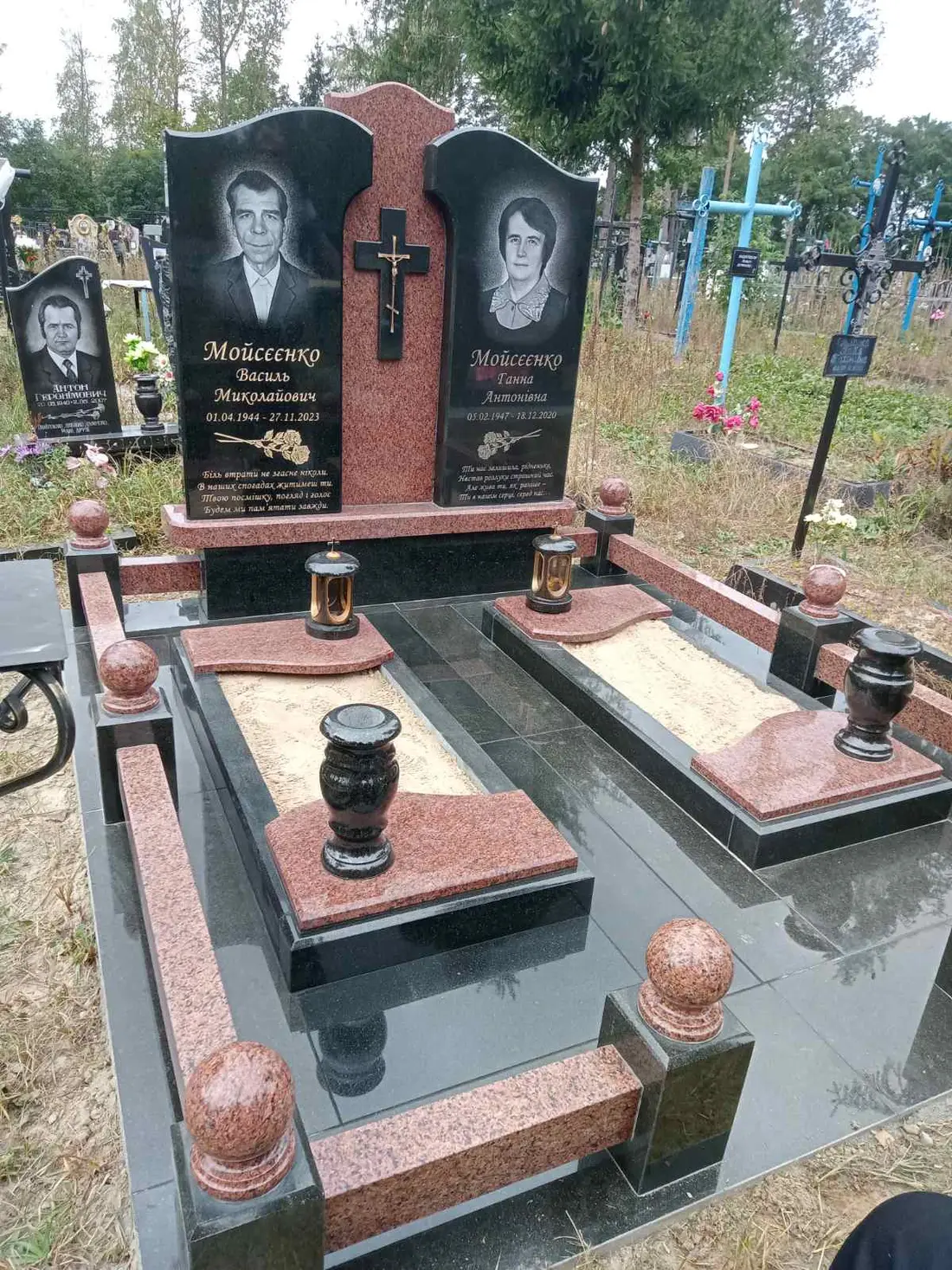 Подвійний пам’ятник KM-7525