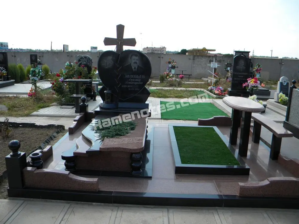 Подвійний пам’ятник KM-7530