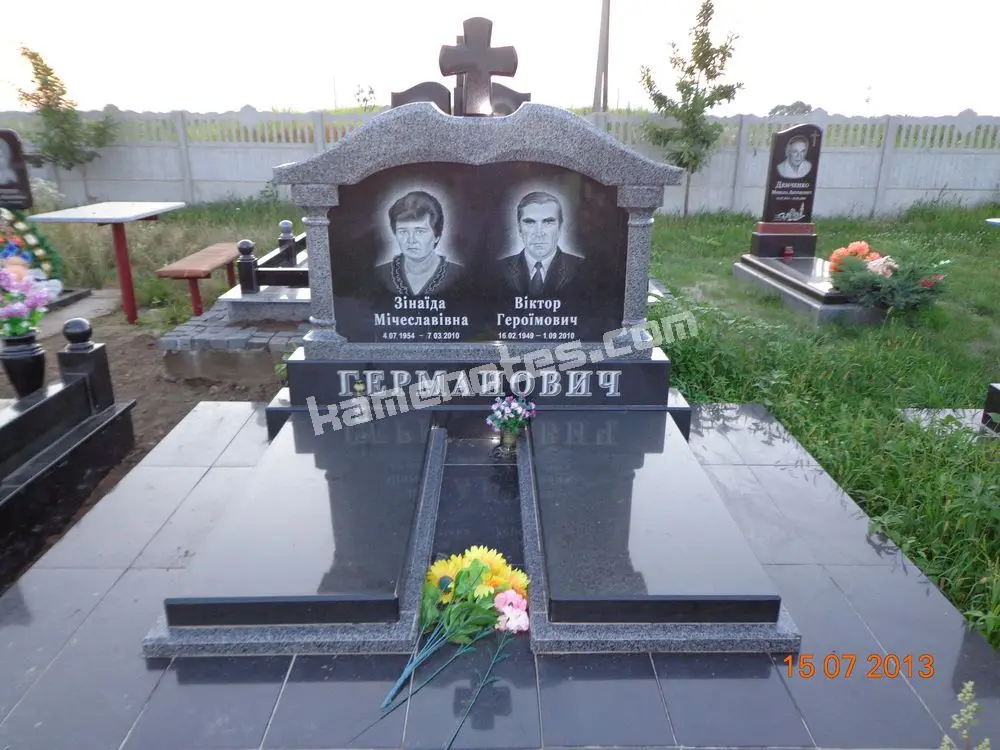 Подвійний пам’ятник KM-7531