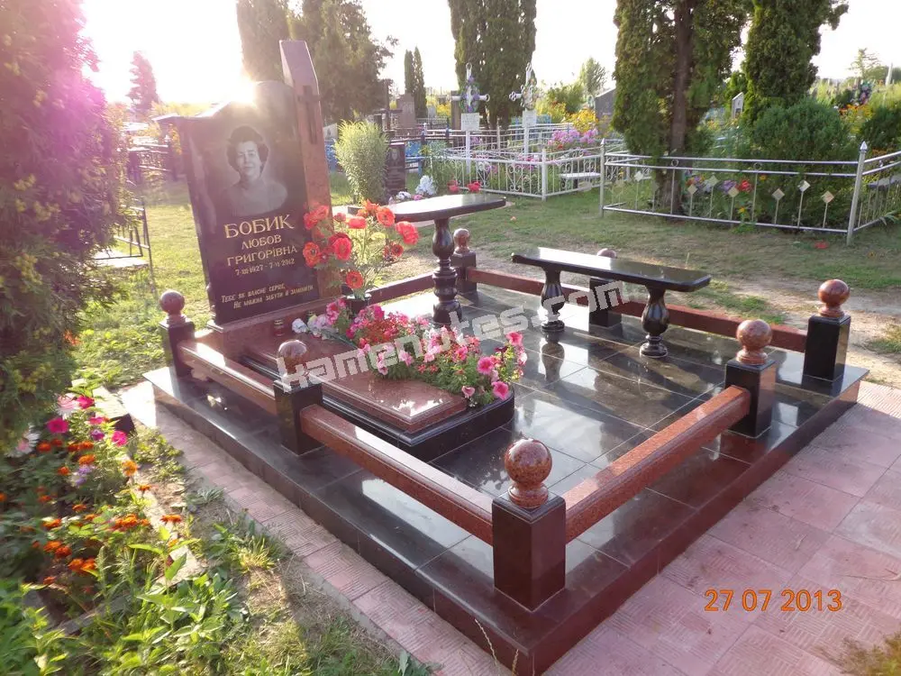 Подвійний пам’ятник KM-7532