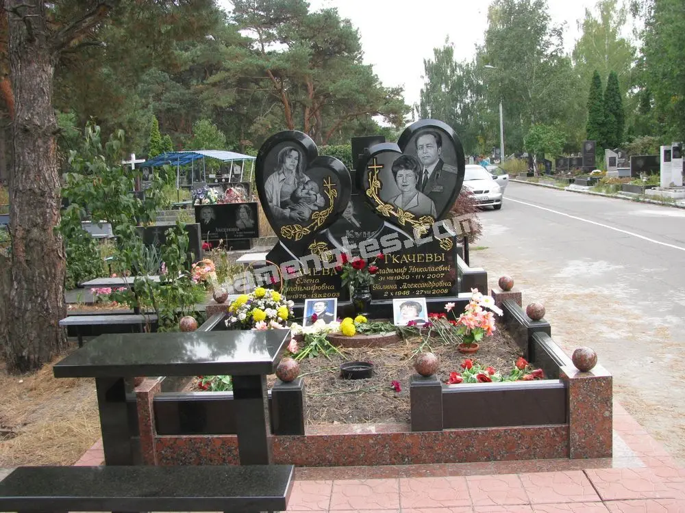 Подвійний пам’ятник KM-7539