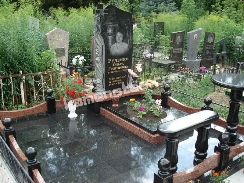 Подвійний пам’ятник KM-7541