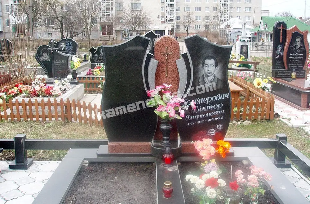 Подвійний пам’ятник KM-7547