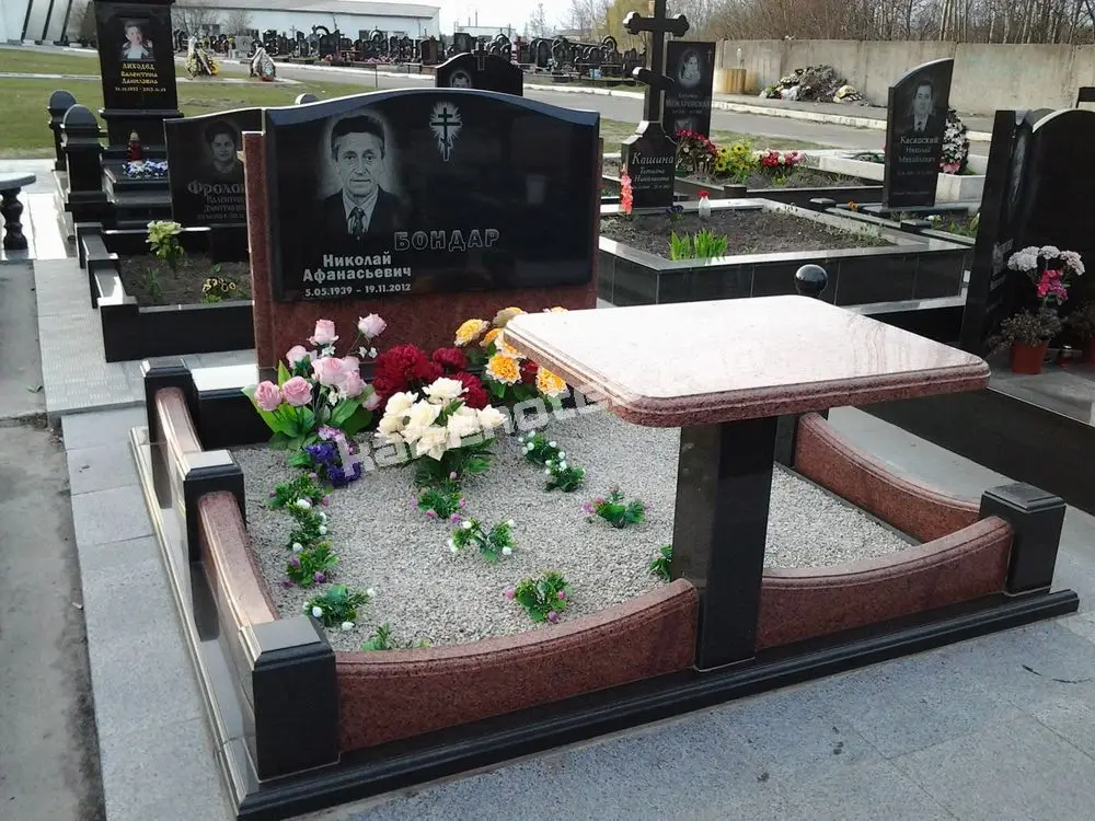Подвійний пам’ятник KM-7590