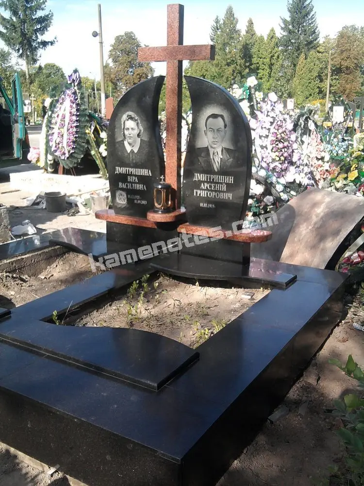 Подвійний пам’ятник KM-7593