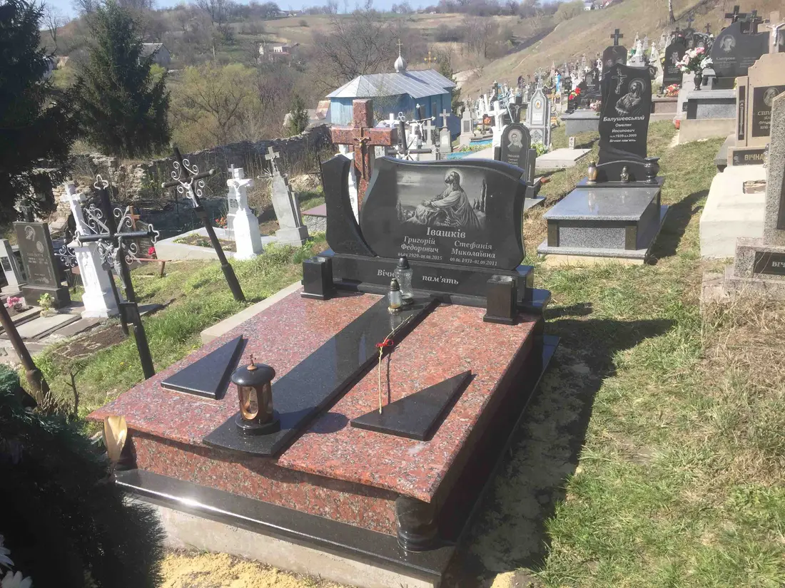 Подвійний пам’ятник KM-7658