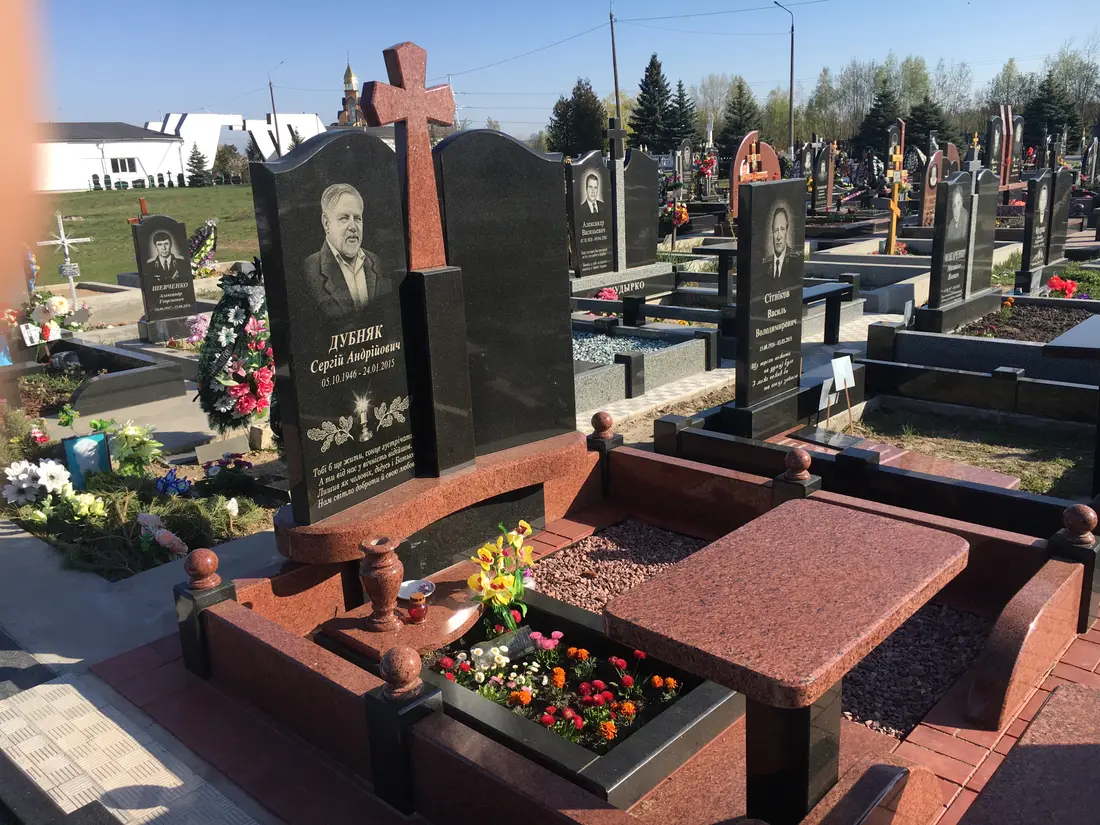 Подвійний пам’ятник KM-7669