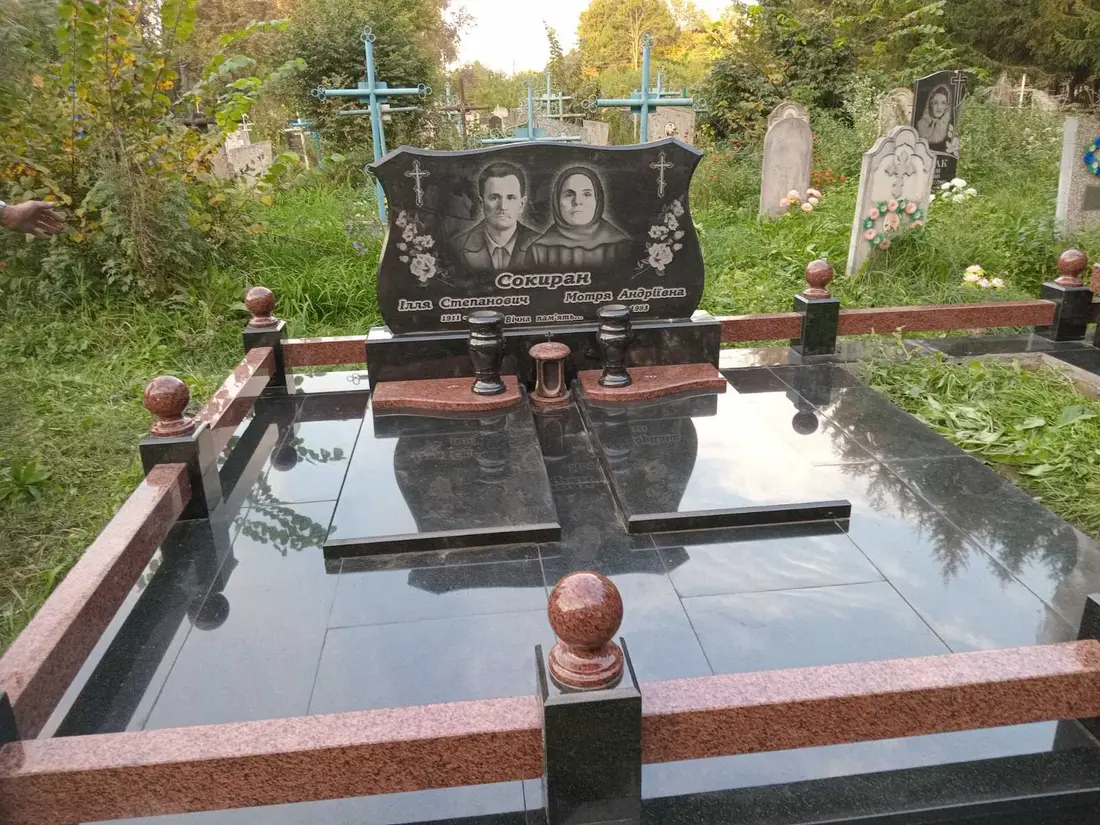 Подвійний пам’ятник KM-7671