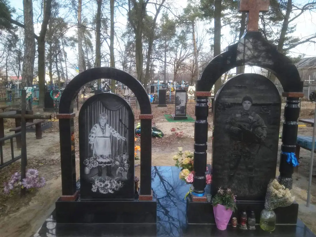Подвійний пам’ятник KM-7673