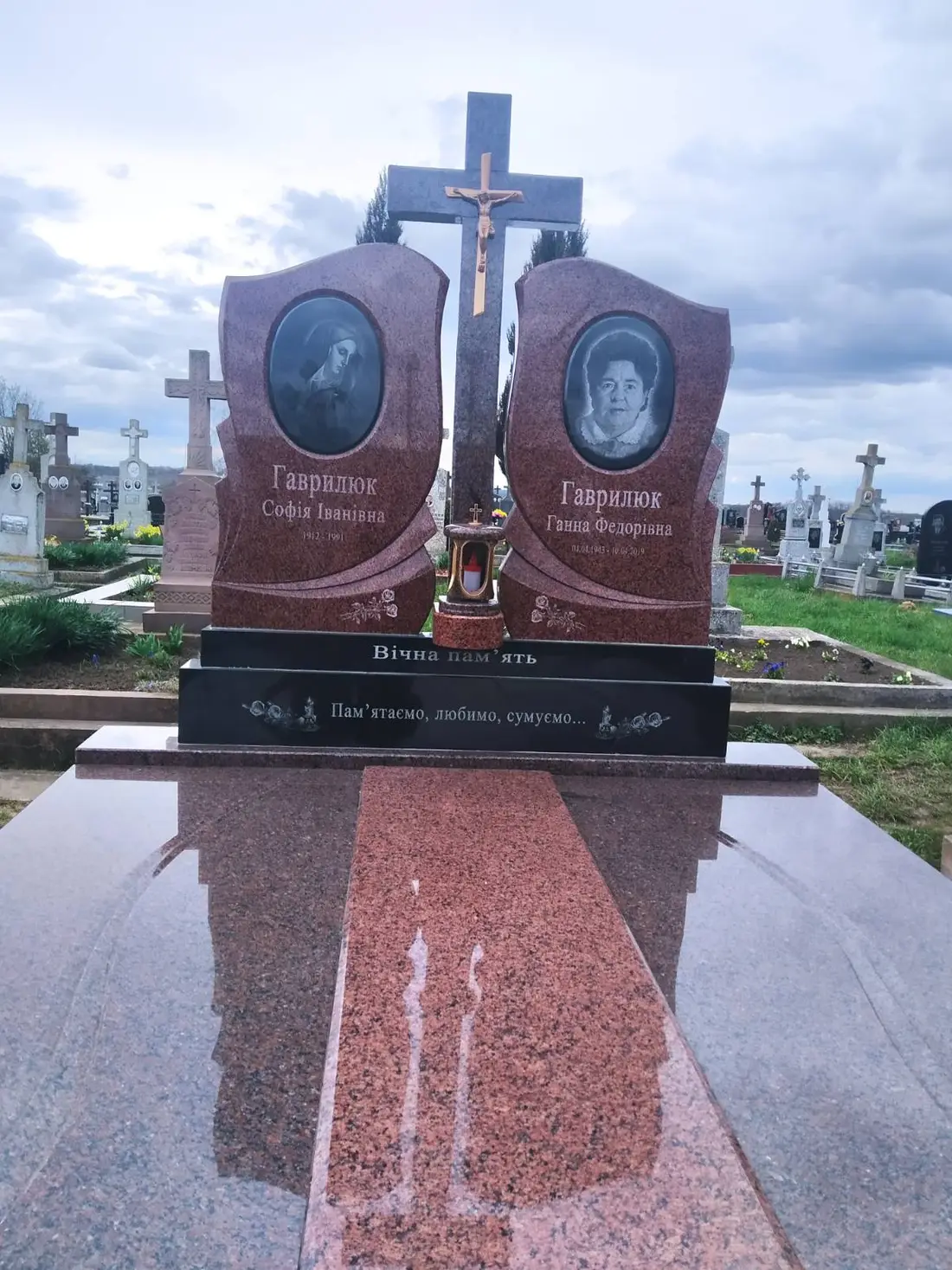 Подвійний пам’ятник KM-7675