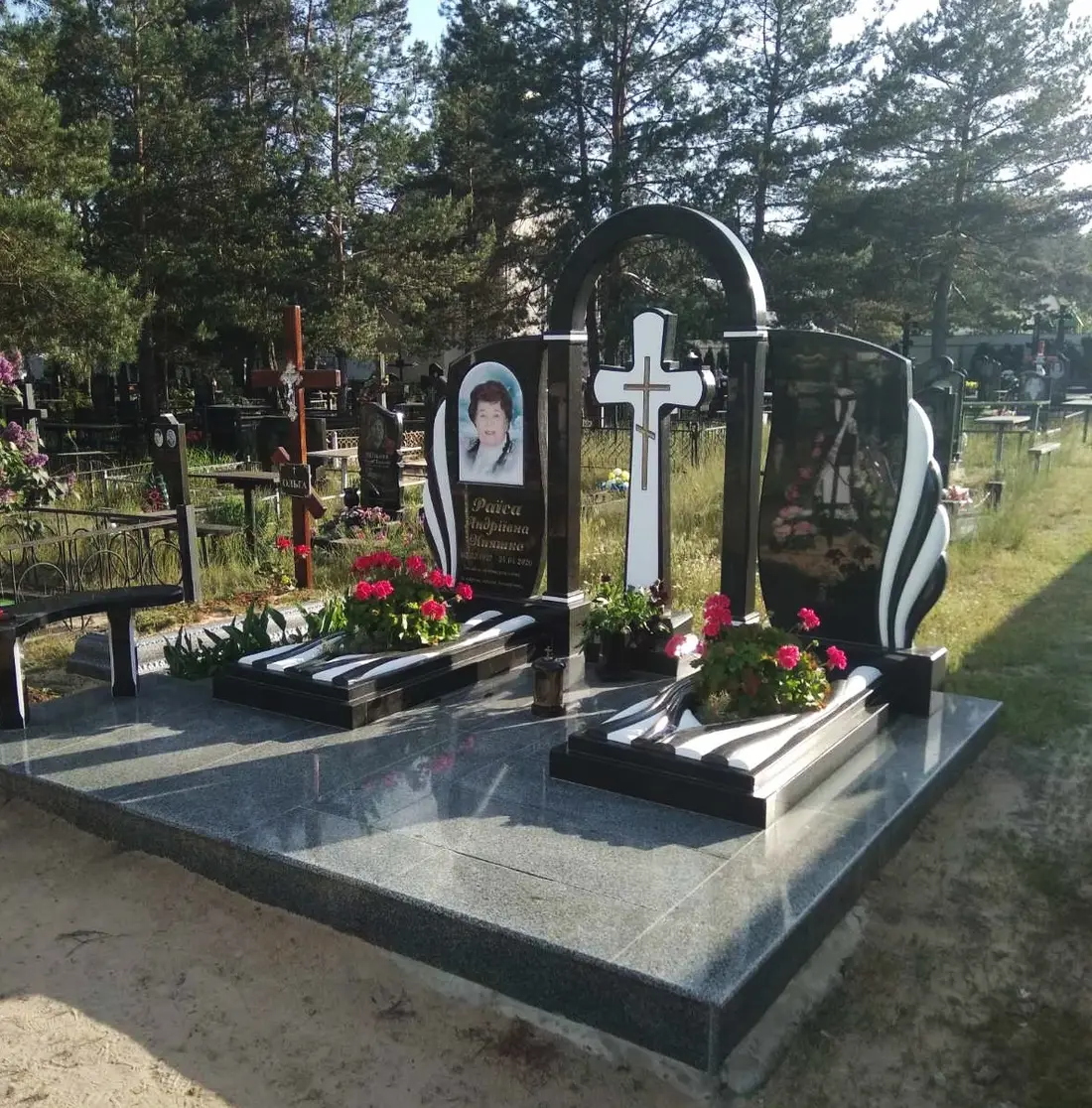 Подвійний пам’ятник KM-7680