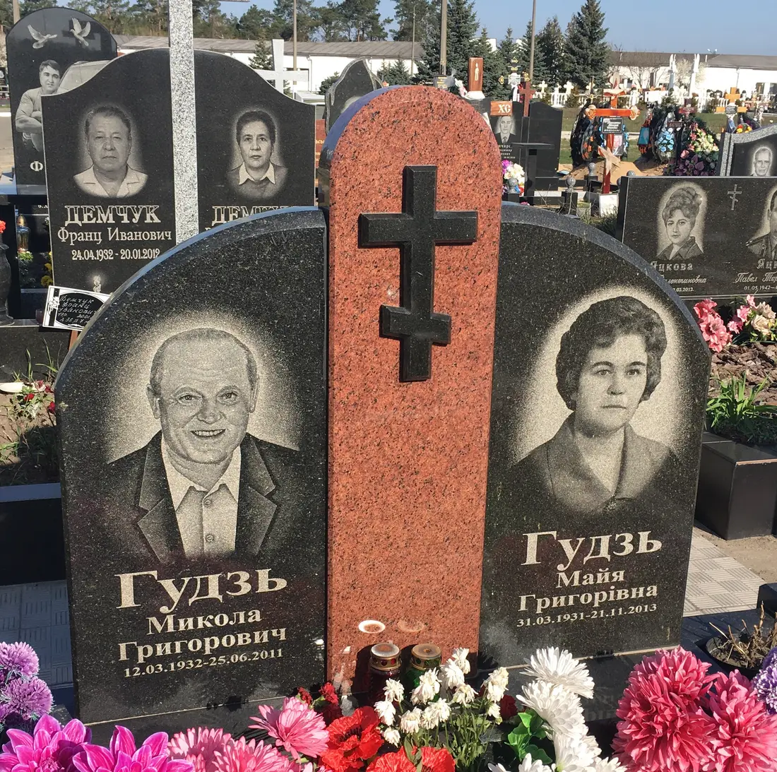 Подвійний пам’ятник KM-7682