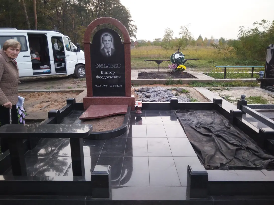 Подвійний пам’ятник KM-7683