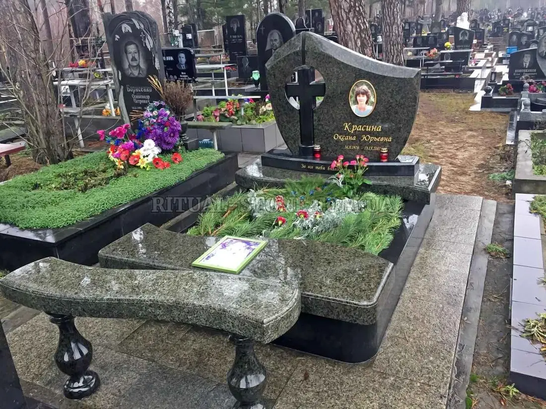 Подвійний пам’ятник KM-7685