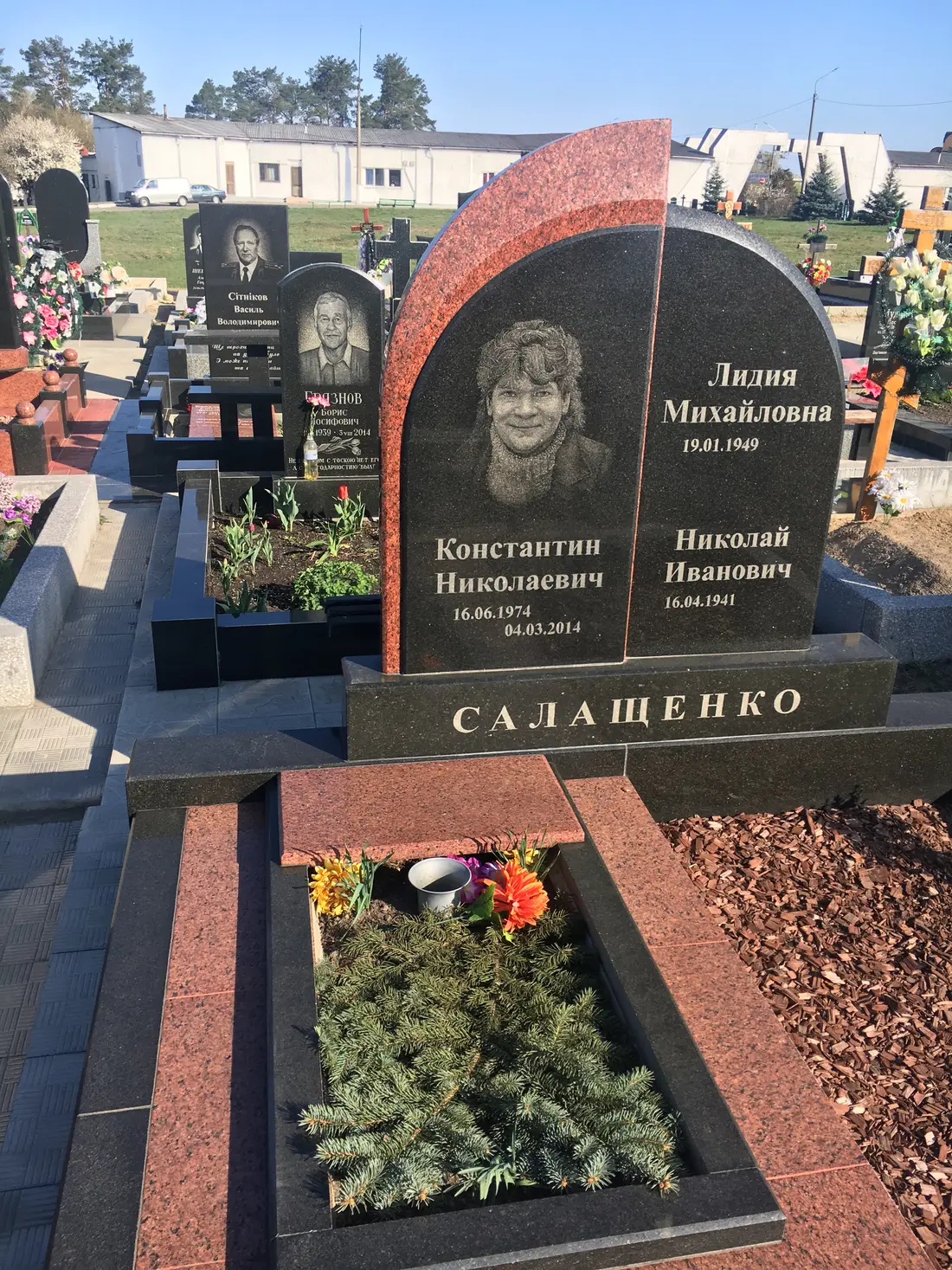 Подвійний пам’ятник KM-7694