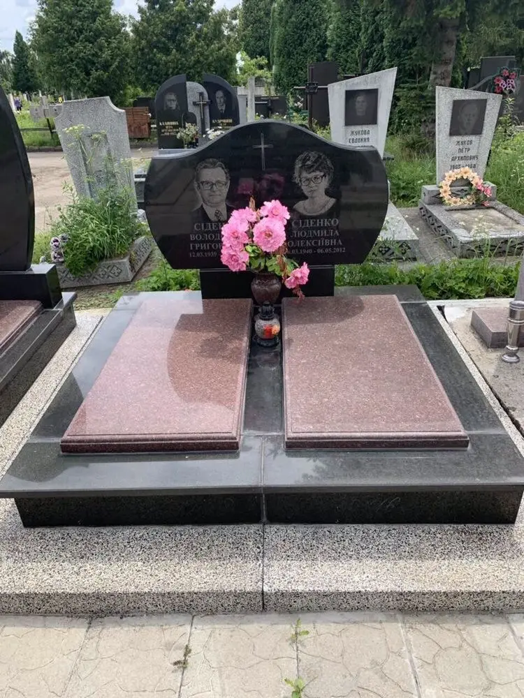 Подвійний пам’ятник KM-7696