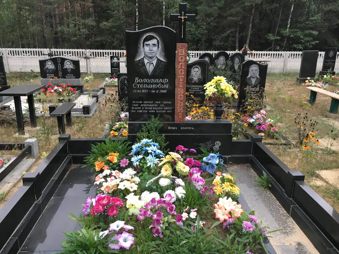 Подвійний пам’ятник KM-7697