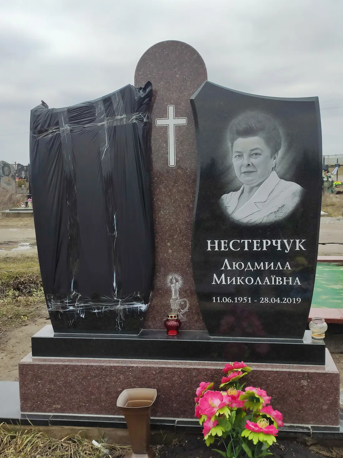 Подвійний пам’ятник KM-7699