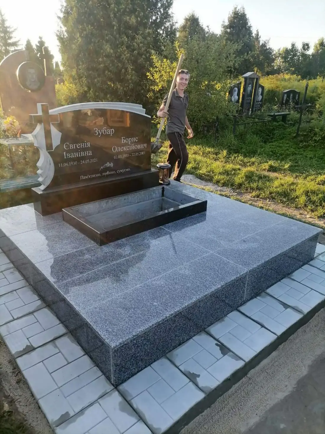 Подвійний пам’ятник KM-7710