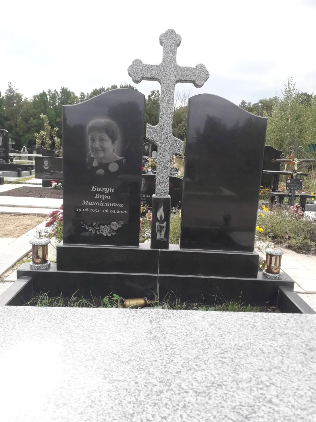 Подвійний пам’ятник KM-7712