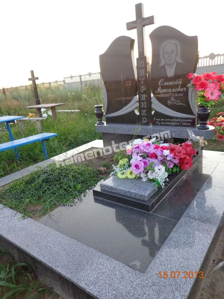 Подвійний пам’ятник KM-7756