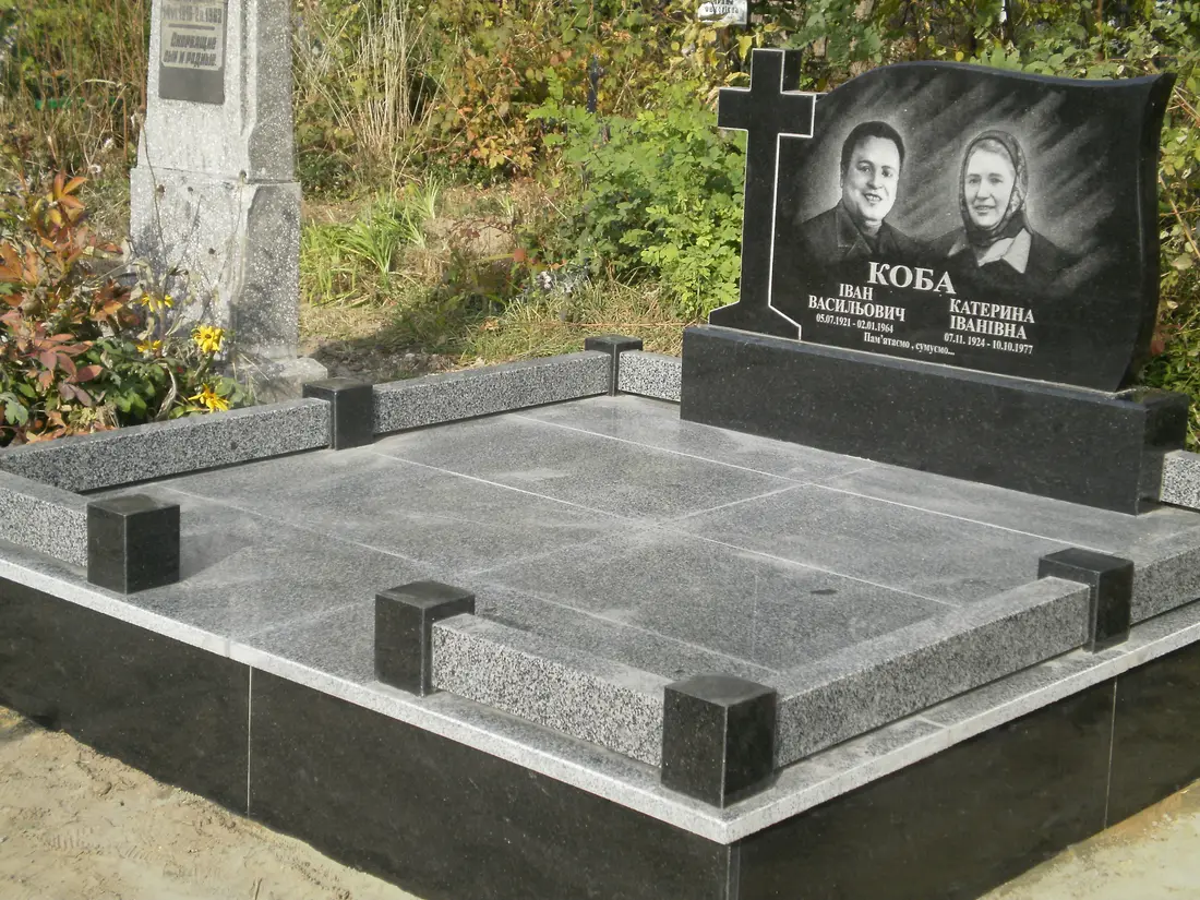 Подвійний пам’ятник KM-7763