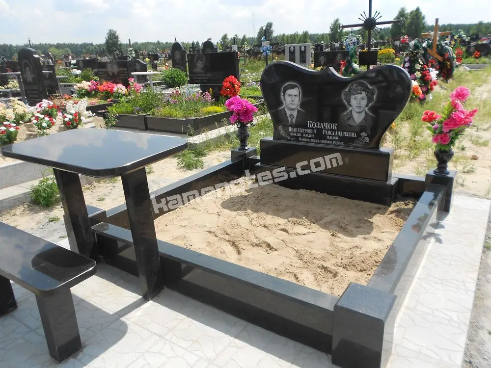 Подвійний пам’ятник KM-7765