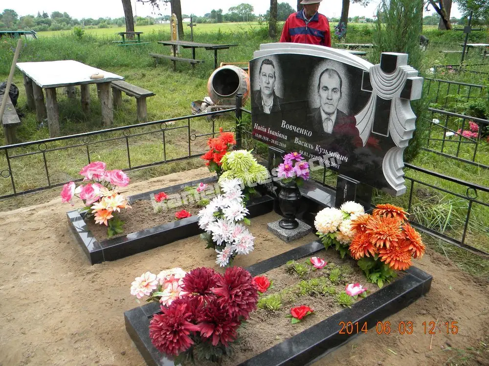 Подвійний пам’ятник KM-7767