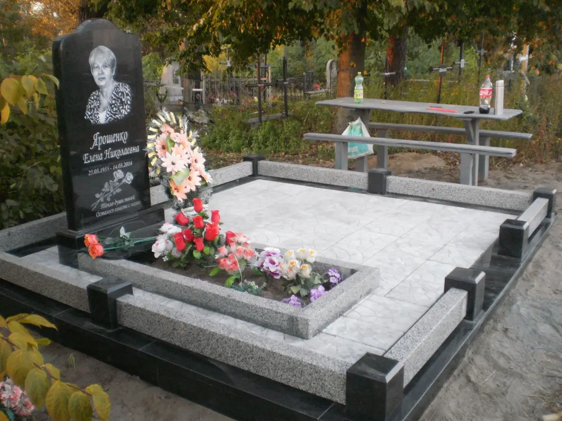 Подвійний пам’ятник KM-7784