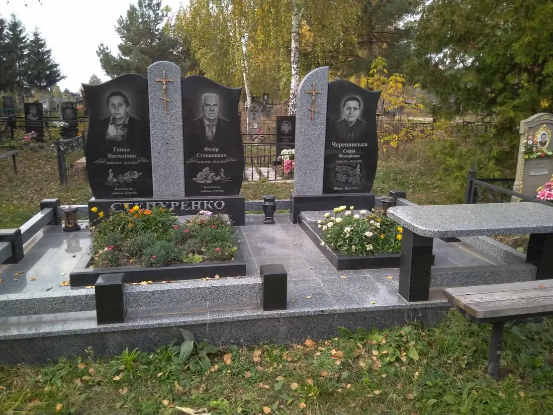 Подвійний пам’ятник KM-7795