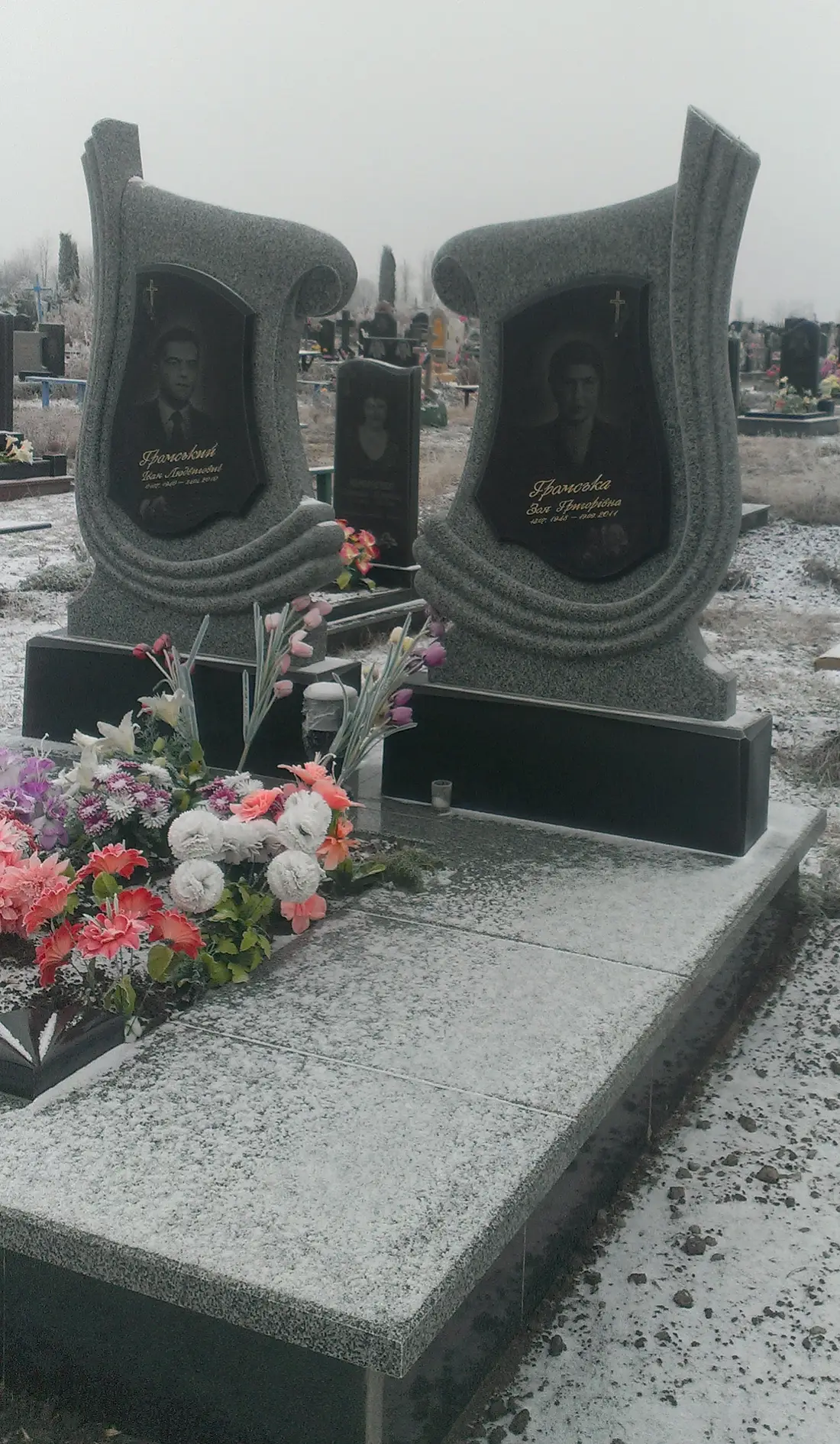 Подвійний пам’ятник KM-7801