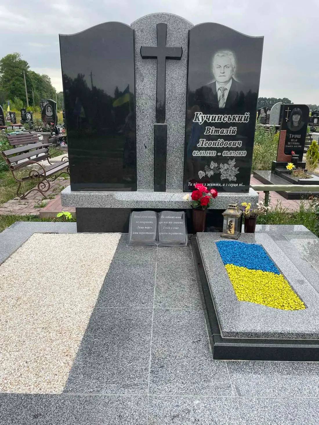 Подвійний пам’ятник KM-7811