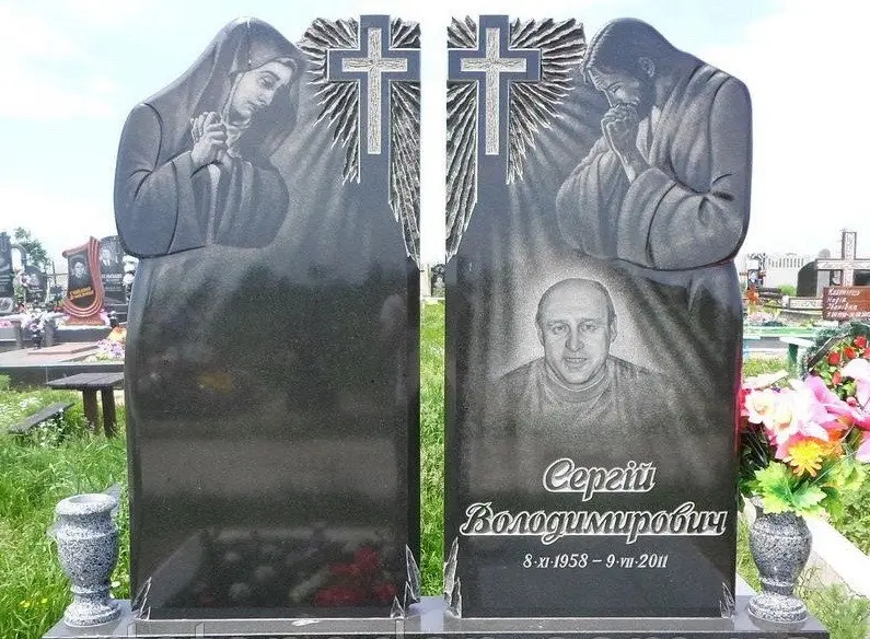 Подвійний пам’ятник KM-7812