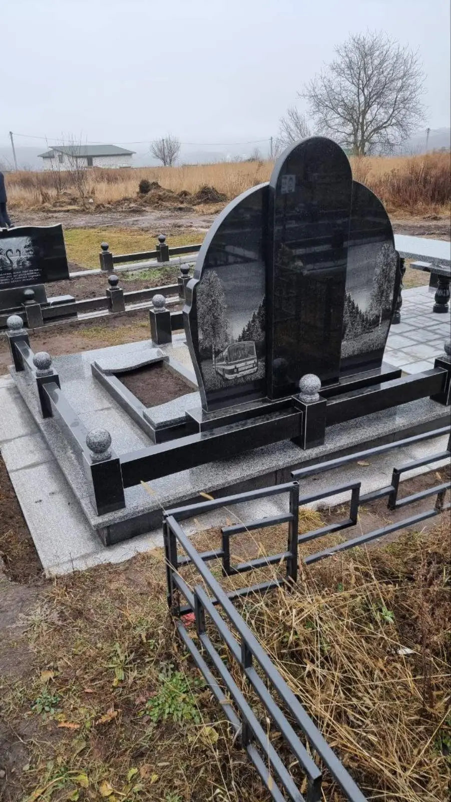 Подвійний пам’ятник KM-7813